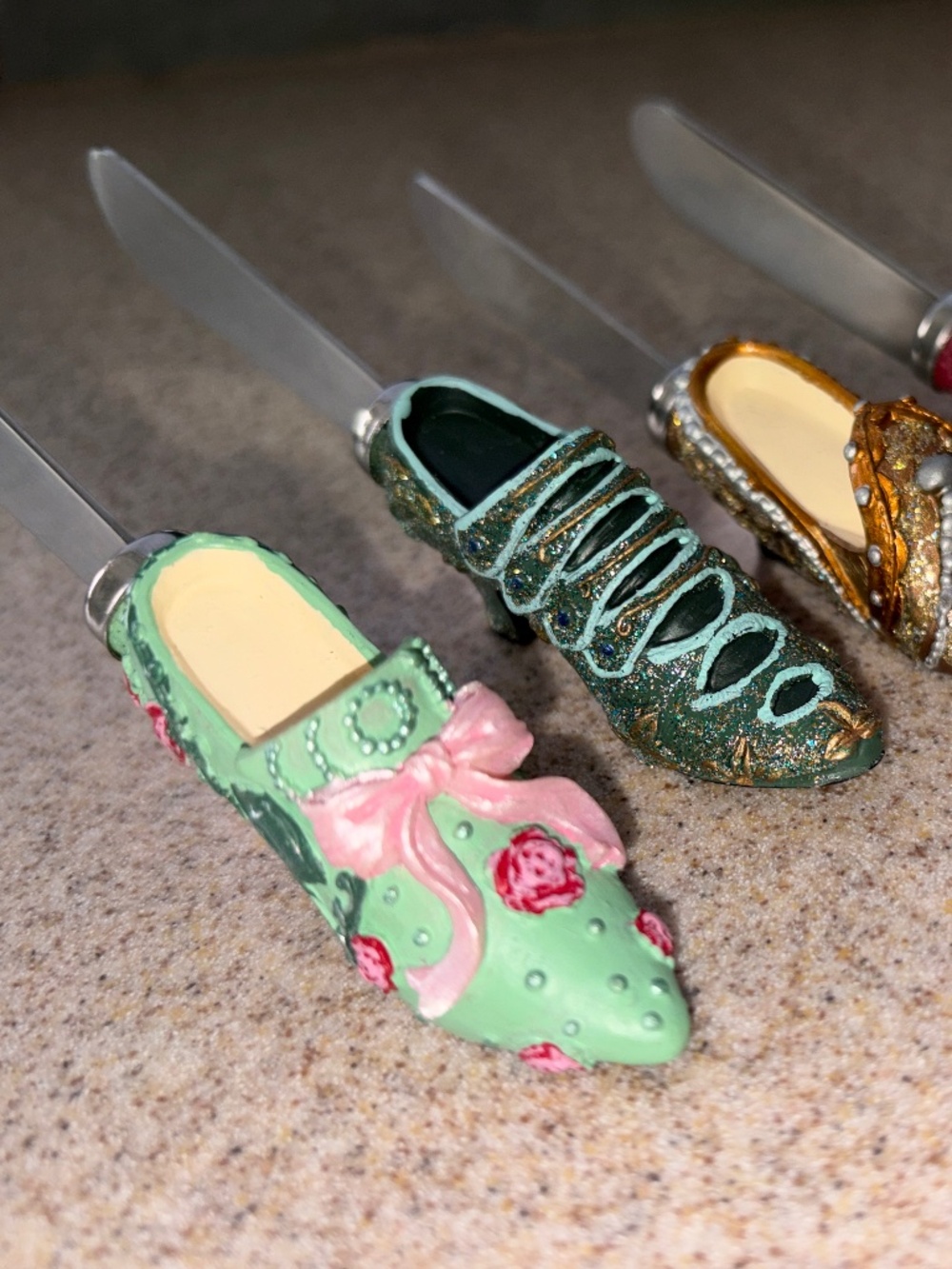 Boston Warehouse Mini Shoe Serving Spreader Knives- Set of Four - Picture 2 of 10